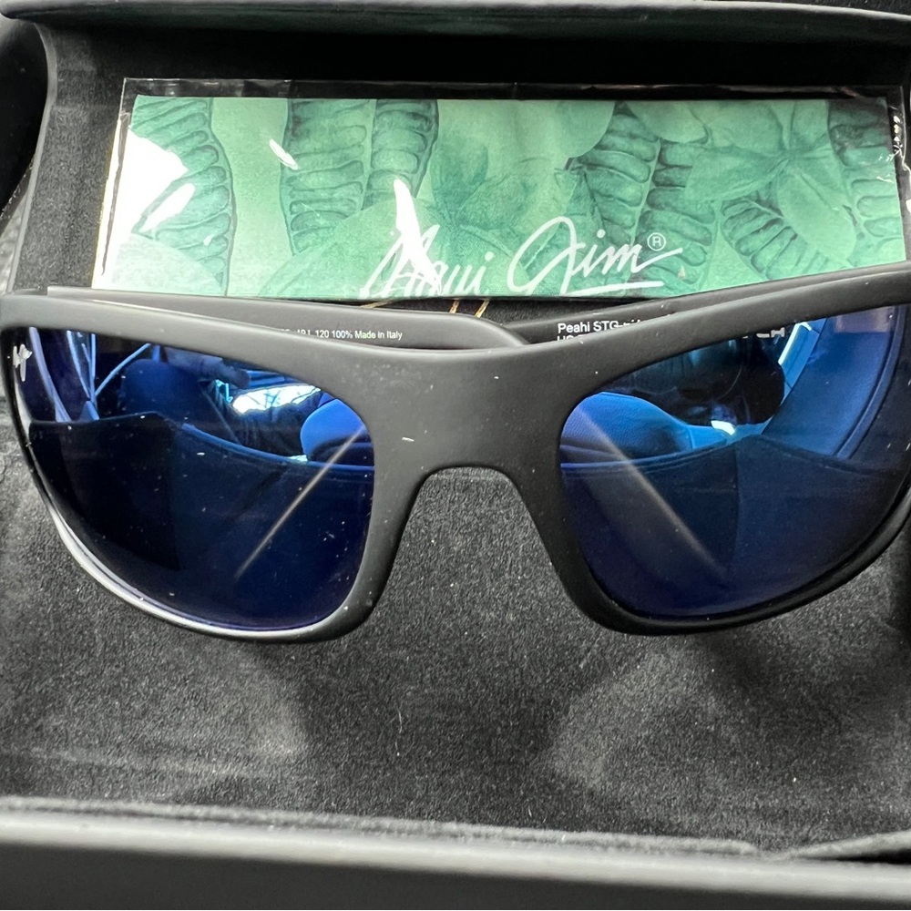 Maui Jim Peahi polarized wrap sunglasses.  Perfect Condition!!